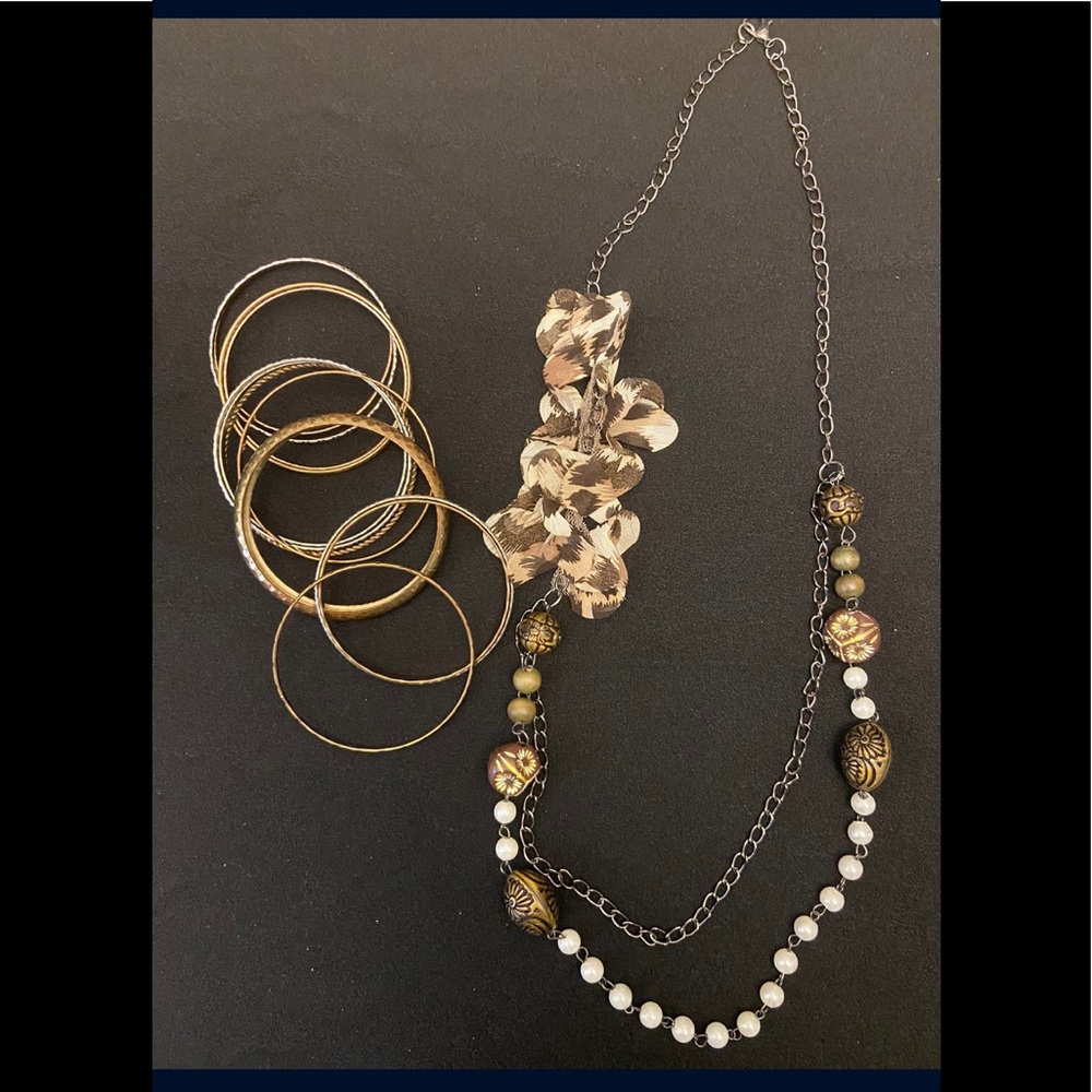 Necklace, bracelet set